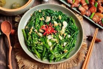 Loại rau rẻ bèo, là siêu thực phẩm quốc dân bán đầy chợ Việt nhưng tại Mỹ bị truy quét vì quá nguy hiểm