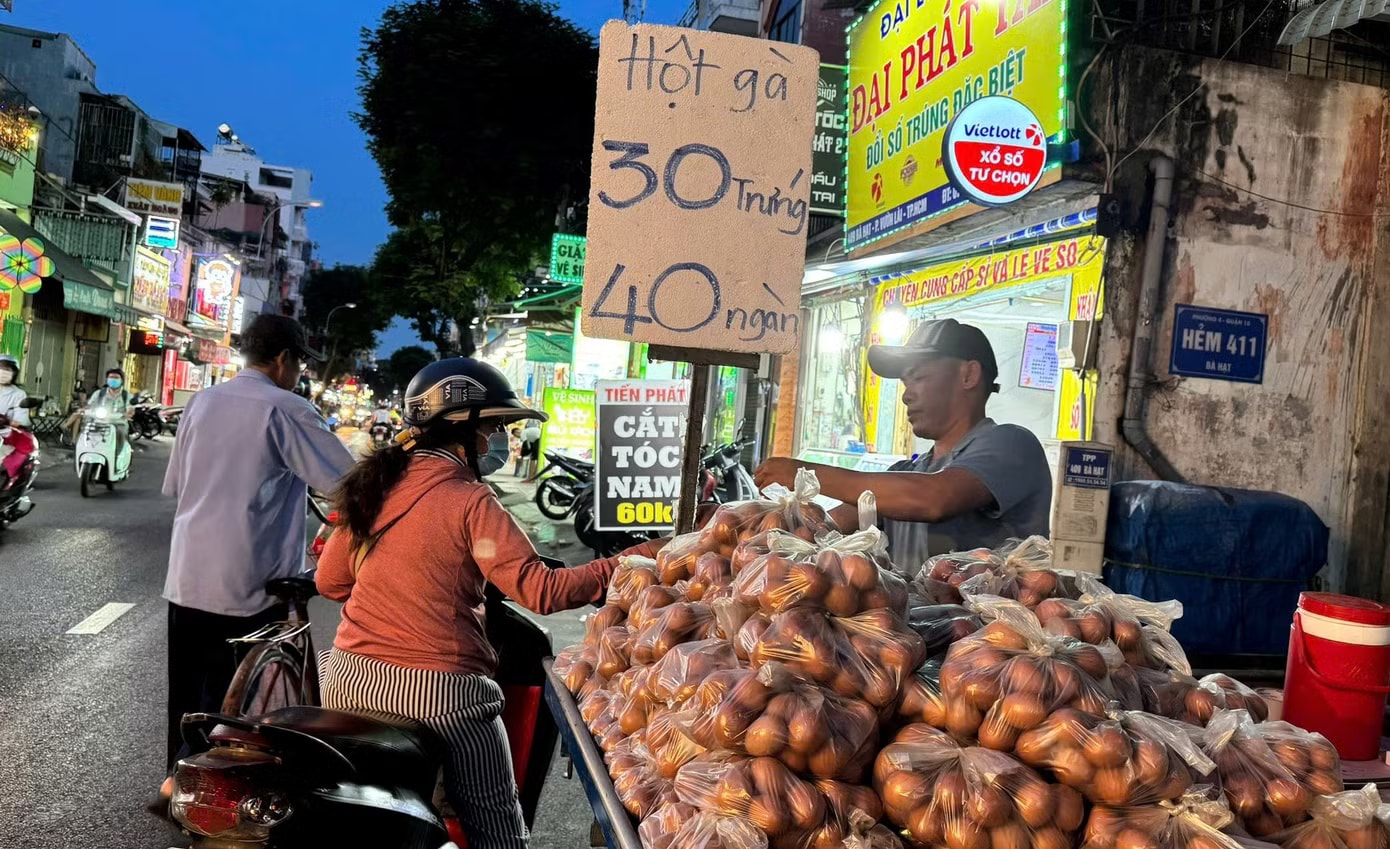 Đầu vào hạ nhiệt, quán ăn vẫn ‘án binh bất động’ - Ảnh 3.