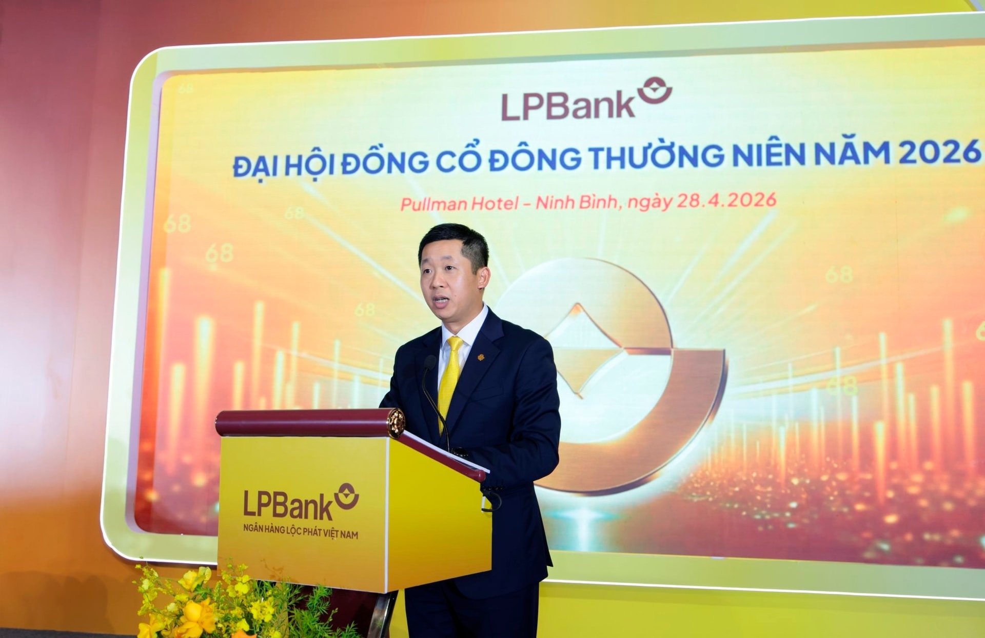 anh-tong-giam-doc-trinh-bay-to-trinh(1).jpeg