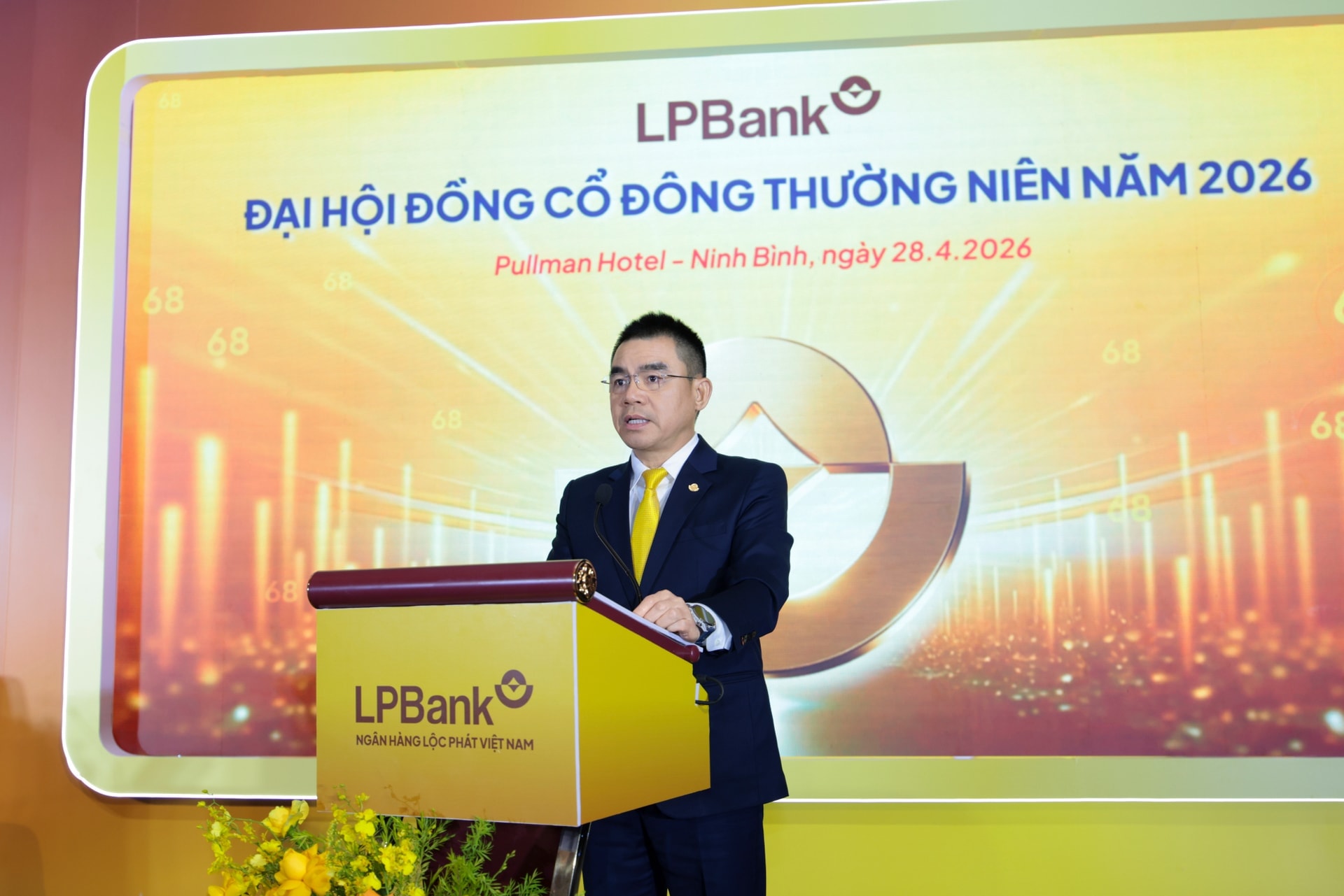 [Live] ĐHĐCĐ LPBank (<a style='text-decoration: none;' href='/LPB'>LPB</a>): Chia cổ tức tỷ lệ 30%, mục tiêu lãi gần 15.000 tỷ năm 2026 - Ảnh 1.