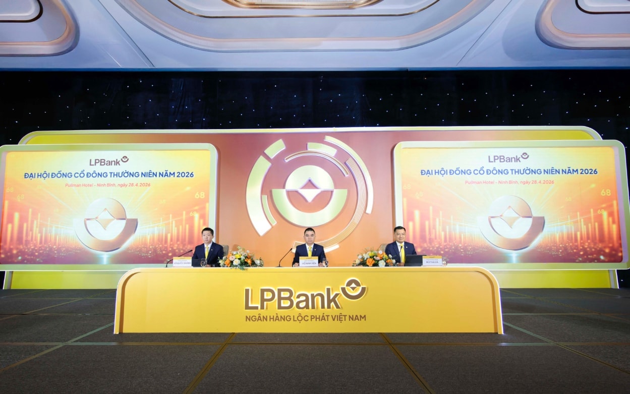 [Live] ĐHĐCĐ LPBank (<a style='text-decoration: none;' href='/LPB'>LPB</a>): Chia cổ tức tỷ lệ 30%, mục tiêu lãi gần 15.000 tỷ năm 2026 - Ảnh 2.
