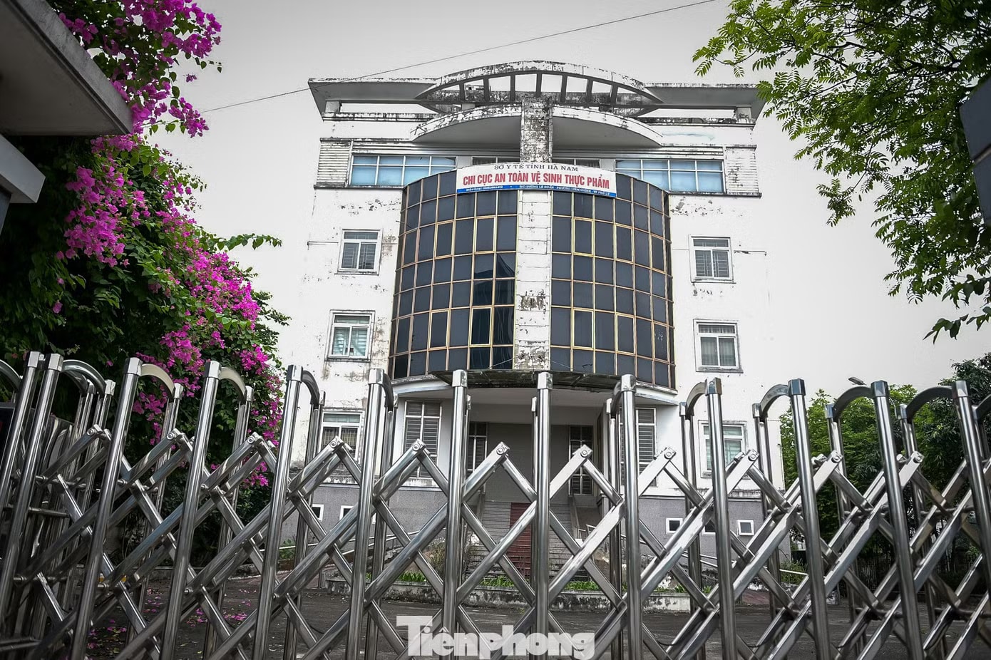 Cảnh hàng loạt trụ sở dôi dư bỏ trống sau sáp nhập ở Ninh Bình - Ảnh 1.