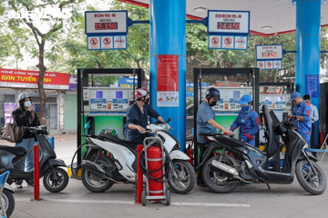 Nhận lệnh Chính phủ, PV OIL sẵn sàng chuyển đổi gần 1.000 cửa hàng xăng dầu từ ngày 1/5