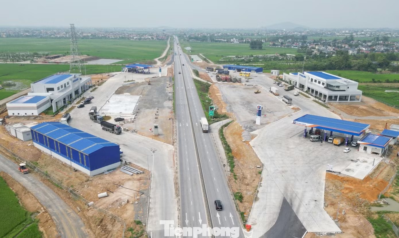 Vận hành 15 trạm dừng nghỉ trên cao tốc Bắc - Nam dịp 30/4 - Ảnh 1.