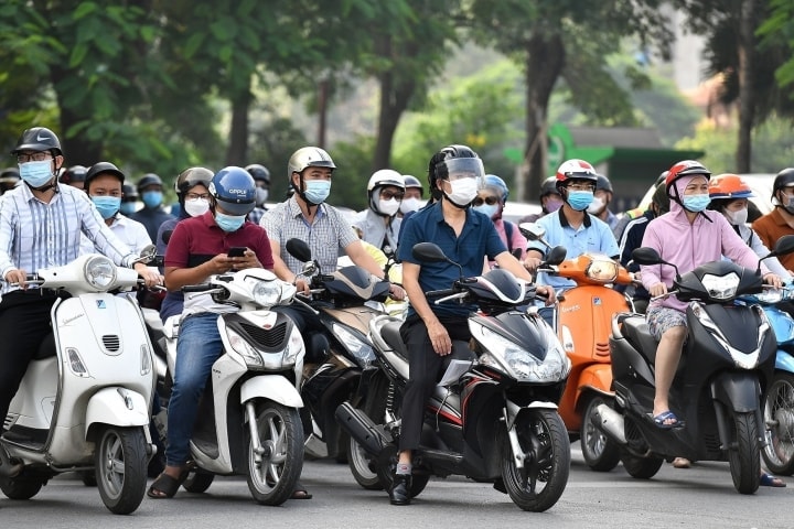 ha-noi-de-xuat-ho-tro-tu-3-5-trieu-dong-de-nguoi-dan-chuyen-doi-xe-xang-sang-xe-dien-dspl-2-18473426.jpg