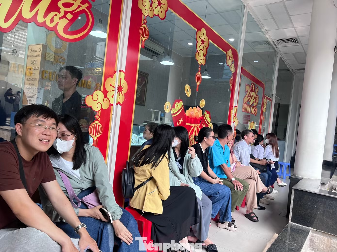 Sôi sục vì vàng trước nghỉ lễ - Ảnh 3.
