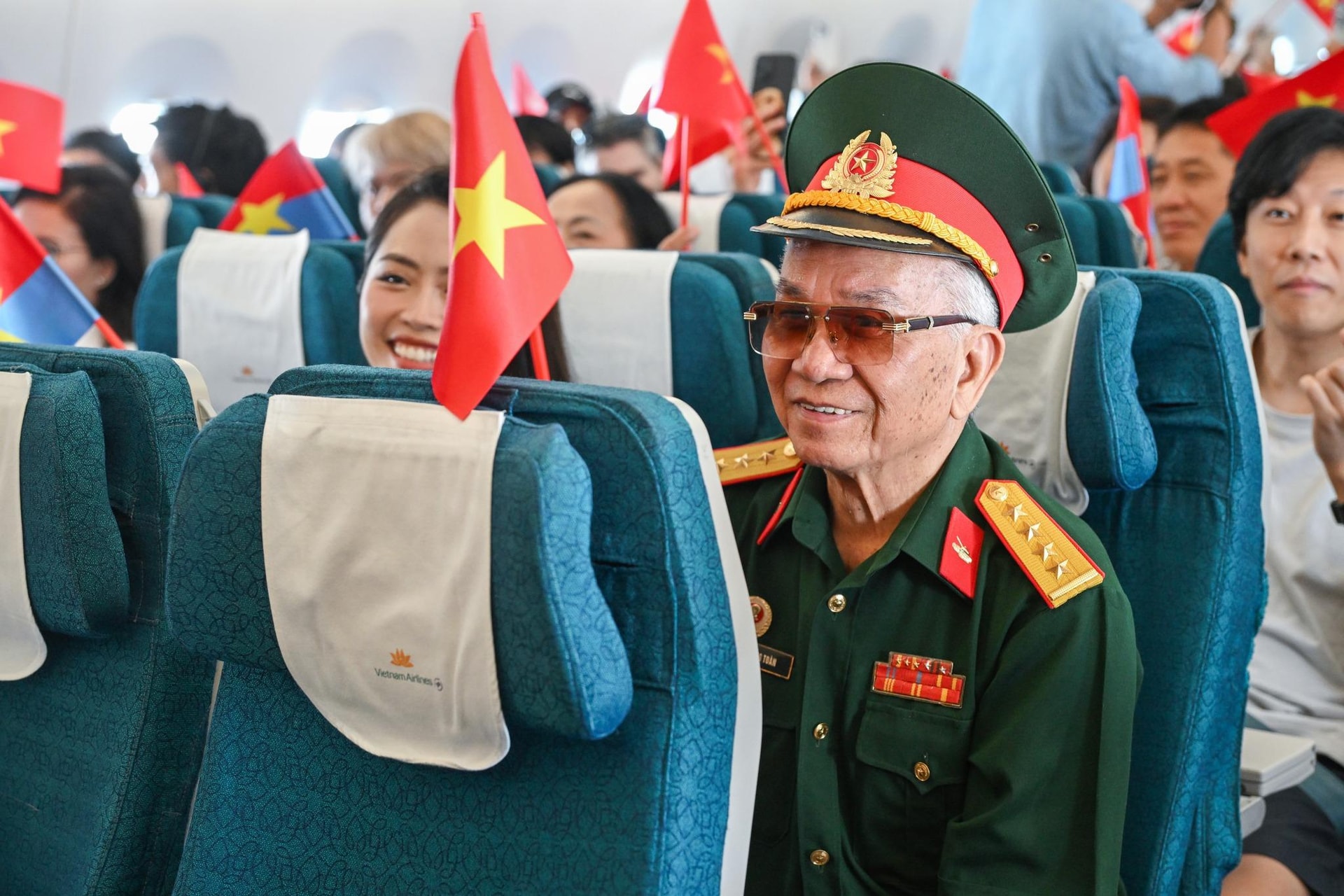 chuyenbaydacbiet2_1777447806.jpg