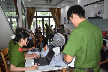 Triệt phá vụ án xuyên quốc gia đặc biệt lớn: Bắt giữ 205 đối tượng, tịch thu 36 xe ô tô, 189 điện thoại di động