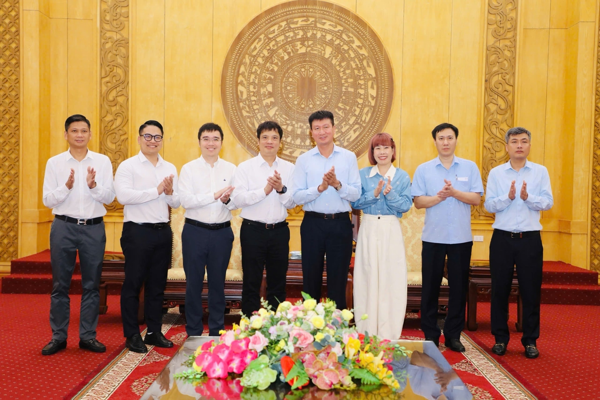 <a style='text-decoration: none;' href='/FPT'>FPT</a> lam viec voi Ninh Binh2