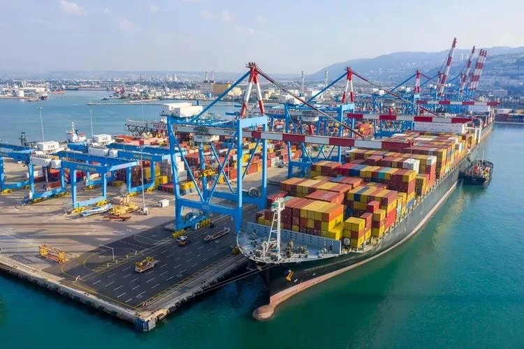 Cảng Haifa ở miền bắc Israel. Các quốc gia vùng Vịnh cân nhắc thay thế eo biển Hormuz bằng 'hành lang năng lượng' Haifa - Ảnh 1.