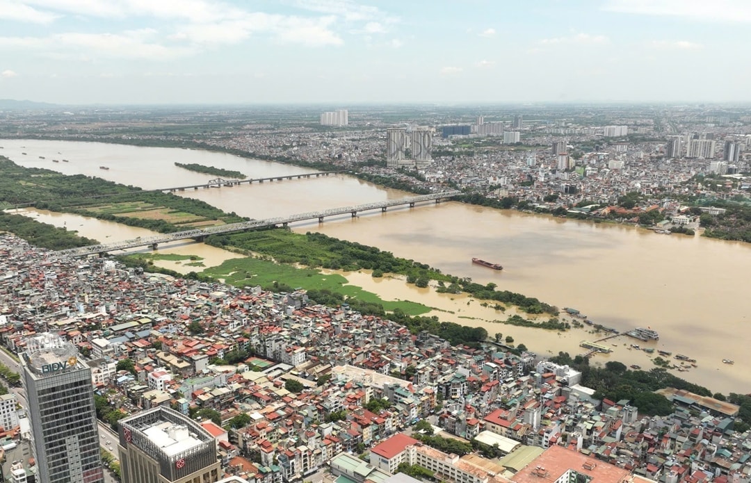 Bài toán quản lý và khai thác nguồn lực đất bãi sông Hồng cần được giải quyết.