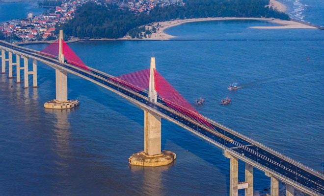 Chính thức khánh thành cầu vượt biển dài nhất miền Trung 2.400 tỷ đồng- Ảnh 2. Chính thức khánh thành cầu vượt biển dài nhất miền Trung 2.400 tỷ đồng- Ảnh 2.