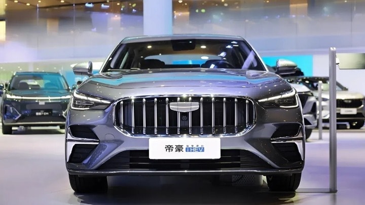 sedan-hybrid-geely-2.jpg