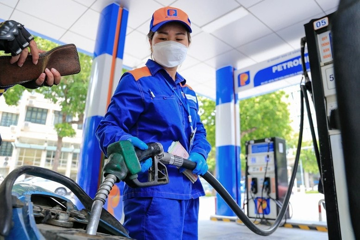 Bộ Công Thương dừng điều hành giá dầu hỏa, doanh nghiệp tự quyết từ 29/4