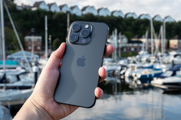Một mẫu iPhone bị khai tử bất ngờ 'đắt như tôm tươi' tại Việt Nam, vượt mặt model mới