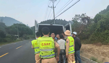 Phát hiện 14 cục nóng, 3 cục lạnh điều hoà cùng nhiều cờ lê, mỏ lết trong ô tô Mercedes-Benz, CSGT bắt giữ khẩn cấp Phạm Anh Tuấn 44 tuổi