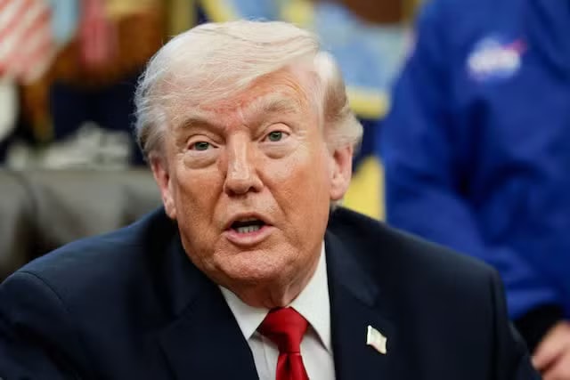Tổng thống Mỹ Trump xem xét các kịch bản quân sự với Iran - Ảnh 1.