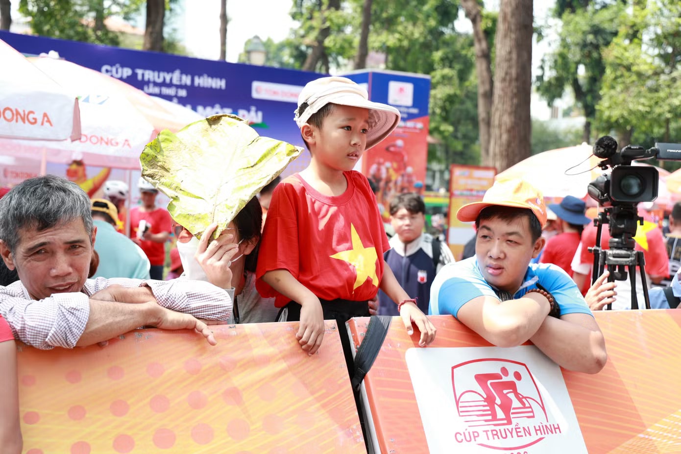 Trung tâm TPHCM trong thời khắc tròn 51 năm thống nhất đất nước - Ảnh 18.