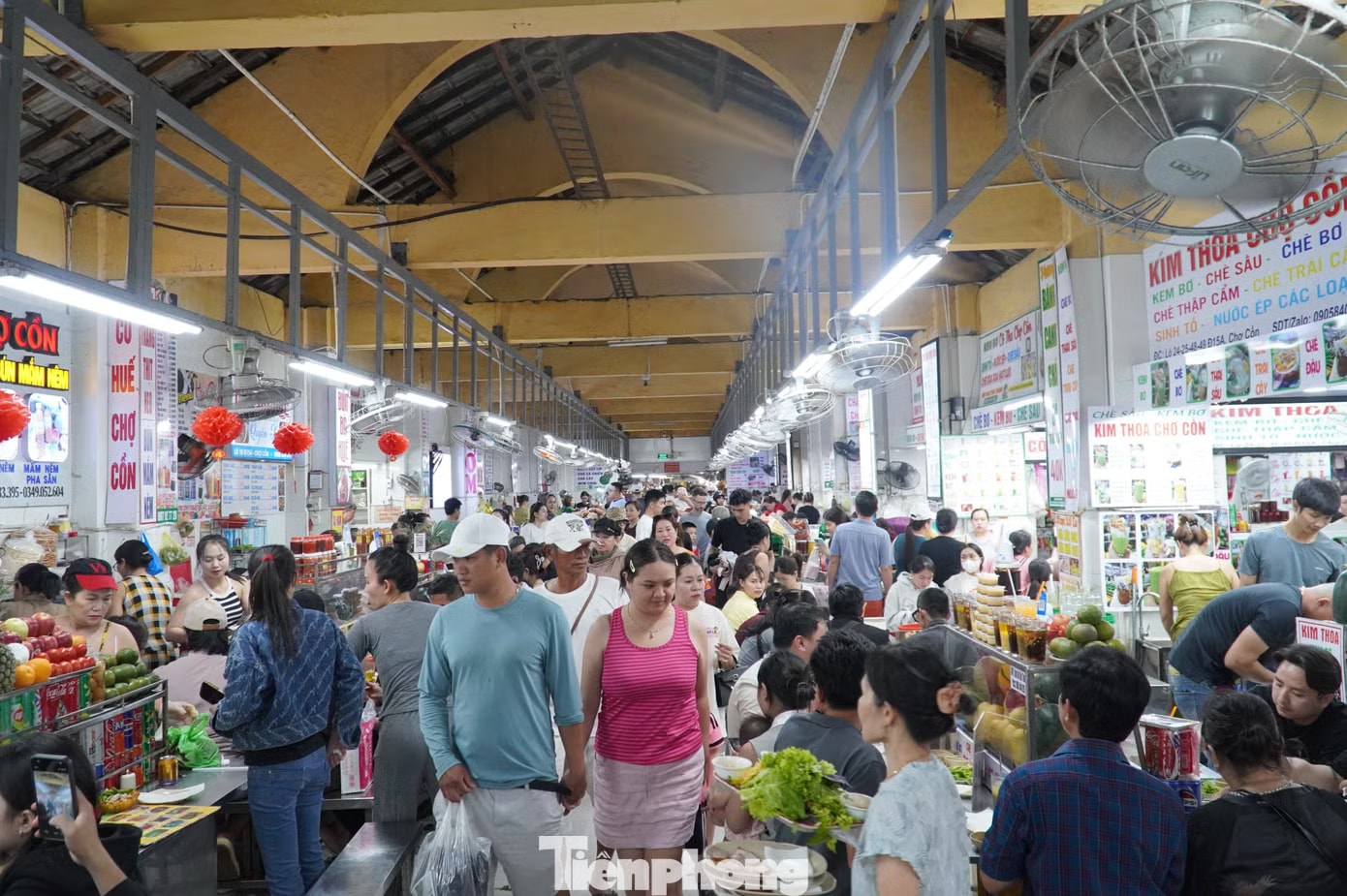 Toát mồ hôi nhìn du khách chen chân 'ăn sập' chợ Cồn Đà Nẵng - Ảnh 13.