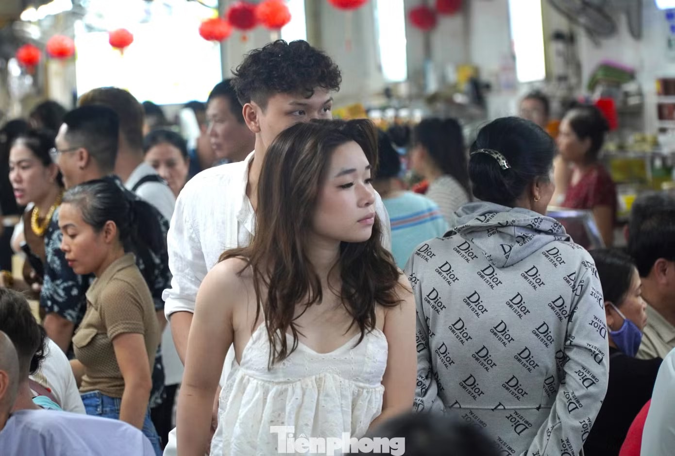 Toát mồ hôi nhìn du khách chen chân 'ăn sập' chợ Cồn Đà Nẵng - Ảnh 7.