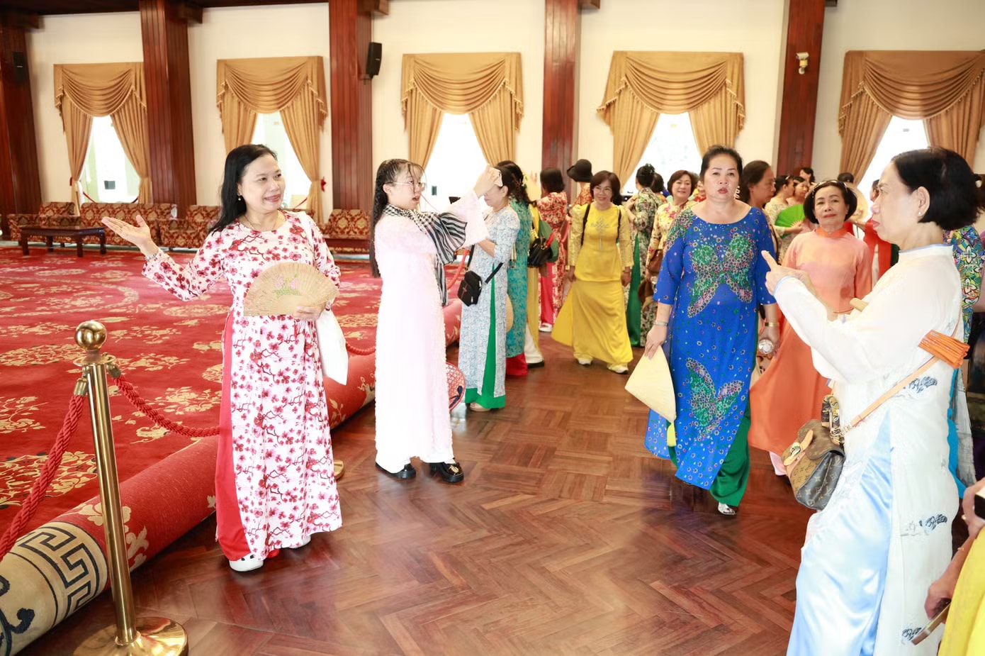 Trung tâm TPHCM trong thời khắc tròn 51 năm thống nhất đất nước - Ảnh 9.