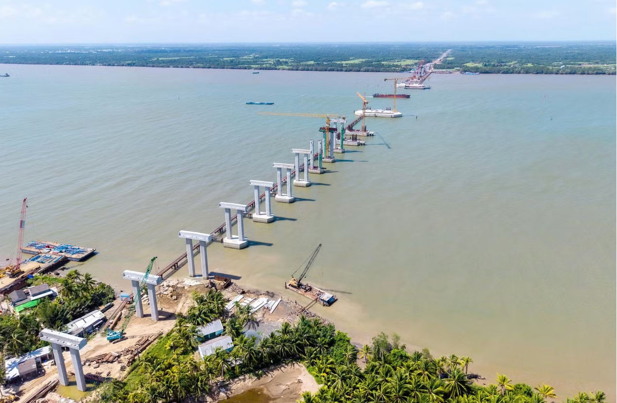 Ngày mai, chính thức thông xe cầu vượt sông 4.000 tỷ xoá bỏ toàn bộ các bến phà lâu đời, nối thông 2 tỉnh thành miền Tây- Ảnh 2. Ngày mai, chính thức thông xe cầu vượt sông 4.000 tỷ xoá bỏ toàn bộ các bến phà lâu đời, nối thông 2 tỉnh thành miền Tây- Ảnh 2.