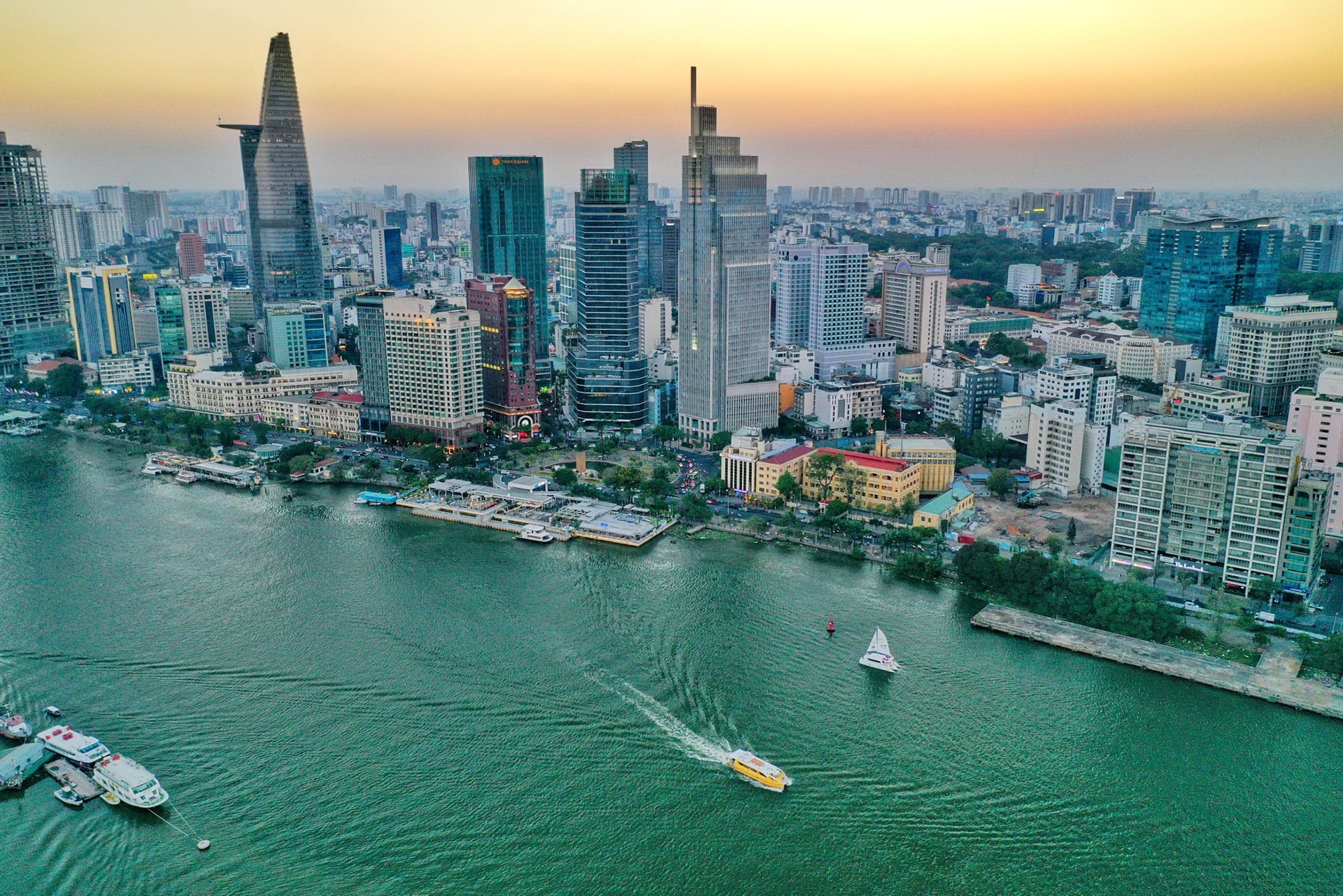 THÀNH PHỐ HỒ CHÍ MINH: TỪ BIỂU TƯỢNG THỐNG NHẤT ĐẾN ĐỘNG LỰC PHÁT TRIỂN- Ảnh 2.