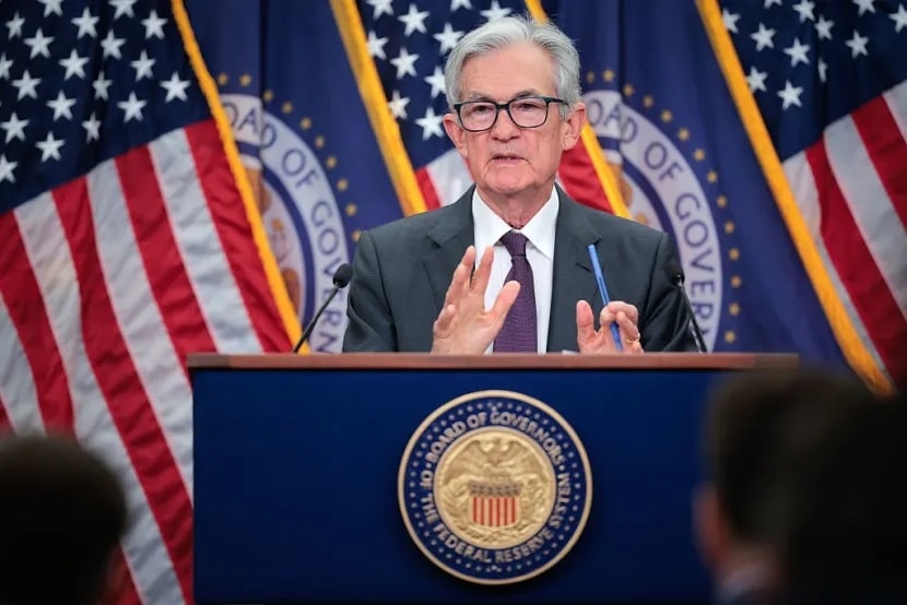 Fed giữ nguyên lãi suất, lần đầu tiên có 4 phiếu bất đồng kể từ năm 1992 - Ảnh 1.