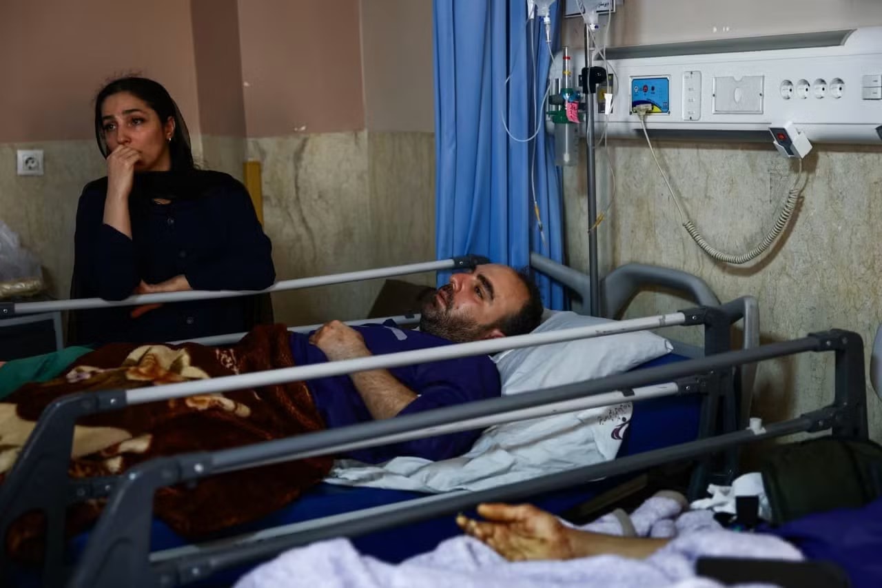 Nạn nhân vụ cây cầu bị tấn công ở Iran: ‘Đá rơi như mưa’ - Ảnh 4.
