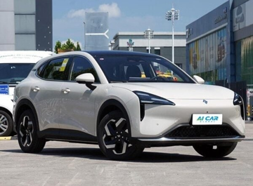 'Đặt lên bàn cân' với Mazda CX-5, mẫu SUV âm thầm đến Việt Nam giá chỉ 381 triệu: Thiết kế tựa Porsche, bản hybrid còn ‘rẻ như cho’