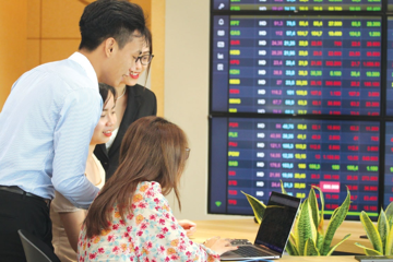 Dòng tiền chứng khoán phân hóa trước tuần FTSE Russell họp