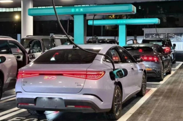Khoe sạc 5 phút chạy 500 km: BMW bóc thẳng 'cái giá phải trả' sau tuyên bố gây sốc của BYD