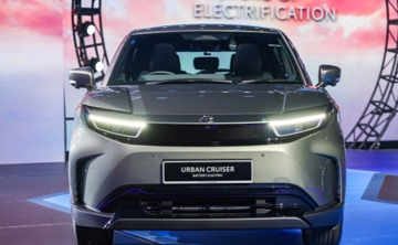 Kiên quyết ‘so kè’ đến cùng với Mazda CX-5, Toyota vừa ra mắt mẫu SUV điện thiết kế lai với Camry, pin đã xứng tầm: Giá có 'rẻ như cho' không?