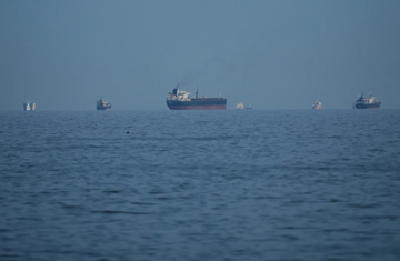 Mỹ bơm 40 tỷ USD kéo tàu quay lại eo biển Hormuz, thị trường vẫn chưa yên tâm