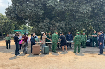 Tiếp nhận 37 công dân Việt Nam do Campuchia trao trả