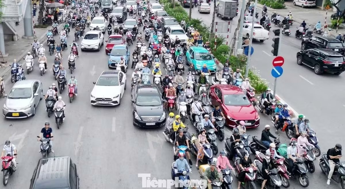 Xe máy lưu thông trong khu vực vành đai 1 Hà Nội. Lưu ý quan trọng khi Hà Nội, TPHCM hạn chế xe máy xăng từ 1/7 - Ảnh 2.