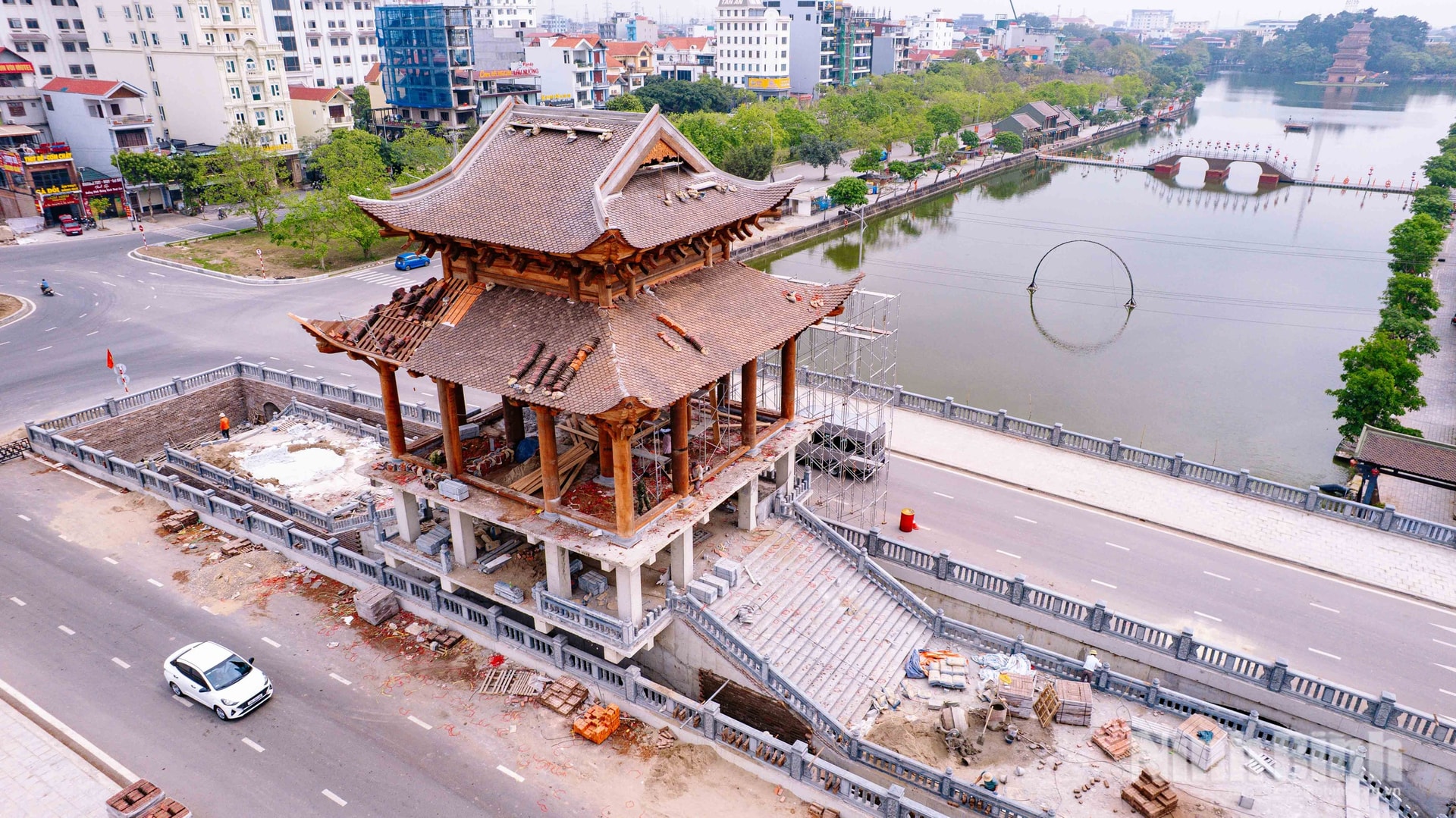 Sắp hoàn thành cây cầu trăm tỷ mang kiến trúc cung đình độc đáo tại vùng đất cố đô- Ảnh 2. Sắp hoàn thành cây cầu trăm tỷ mang kiến trúc cung đình độc đáo tại vùng đất cố đô- Ảnh 2.