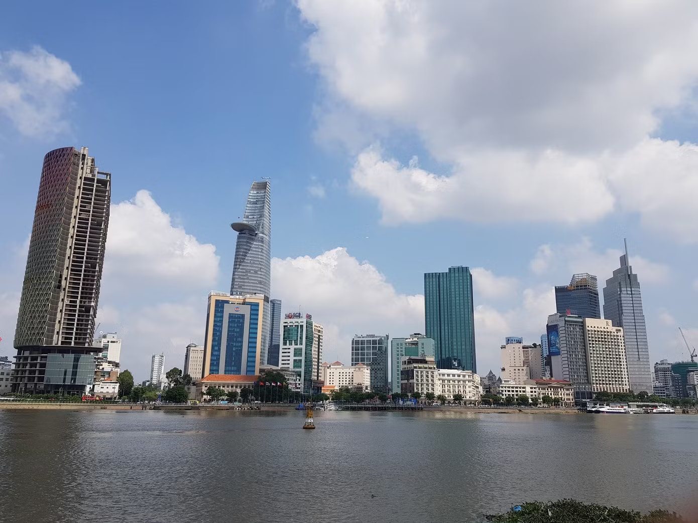 Vượt 'sóng lớn' để tăng trưởng hai con số - Ảnh 2.