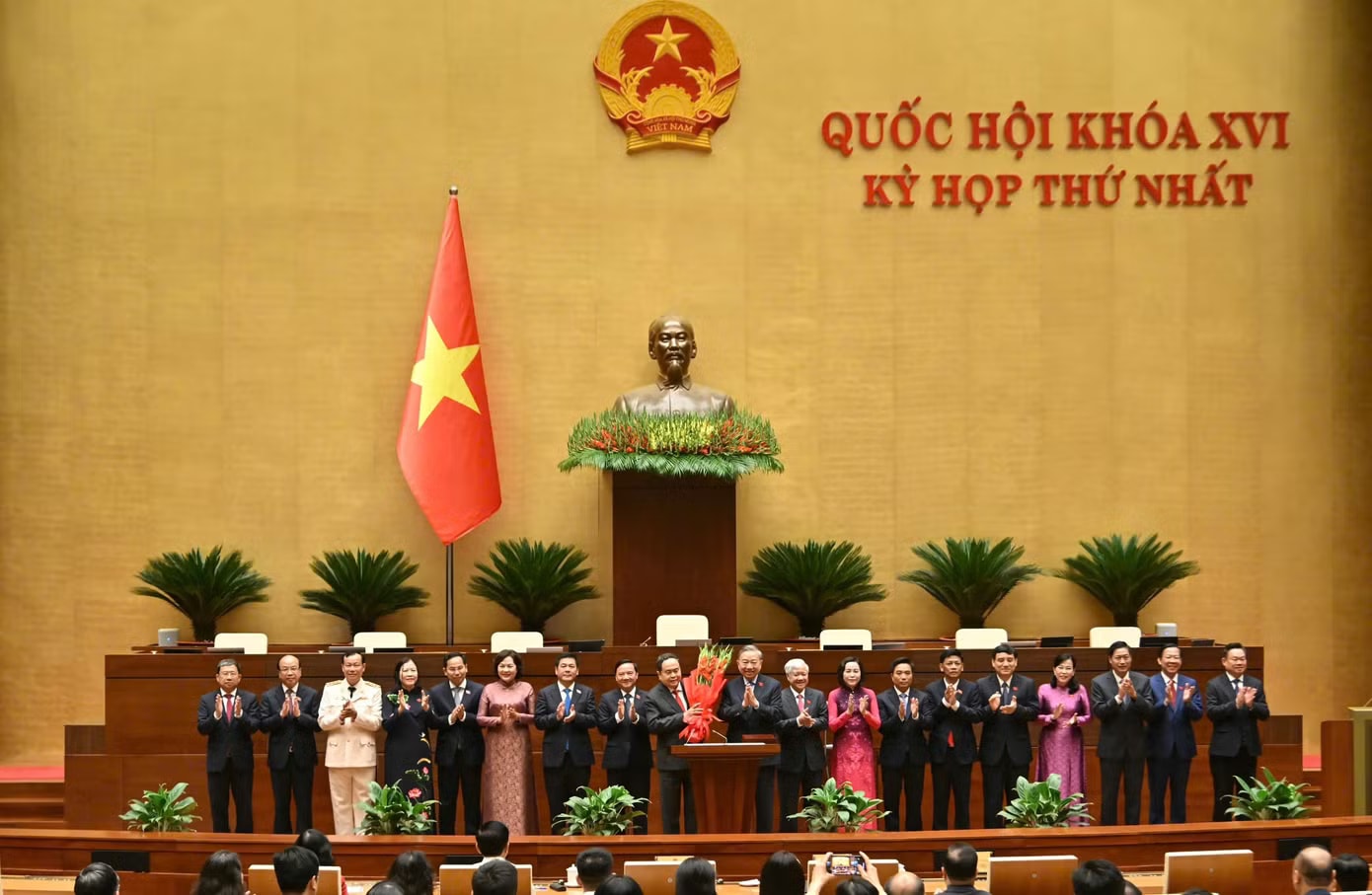 9 lãnh đạo các cơ quan của Quốc hội khóa XVI - Ảnh 1.