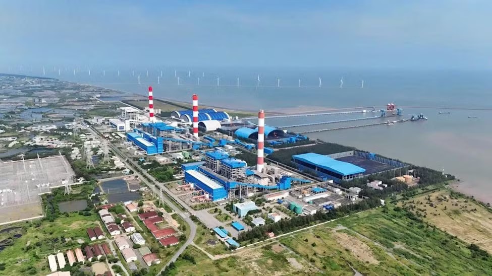 Cao tốc CT.33 dài 150 km, vốn đầu tư hơn 90.000 tỷ đồng. Trong ảnh: Trung tâm nhiệt điện tại Khu kinh tế Định An, tỉnh Vĩnh Long. Đề xuất hơn 90.000 tỷ đồng làm 150 km cao tốc ven biển - Ảnh 1.