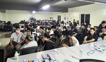 Khám xét một trung tâm du lịch ven biển, bắt 121 người đa quốc gia, thu giữ 123 máy tính và 132 điện thoại di động