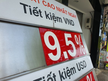 Lãi suất ngân hàng xuất hiện mức 10%/năm, cuộc đua huy động nóng trở lại