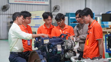 Một loạt nhân tài của FPT vừa được cử đi tìm hiểu nhà máy sản xuất ô tô của ông Trần Bá Dương