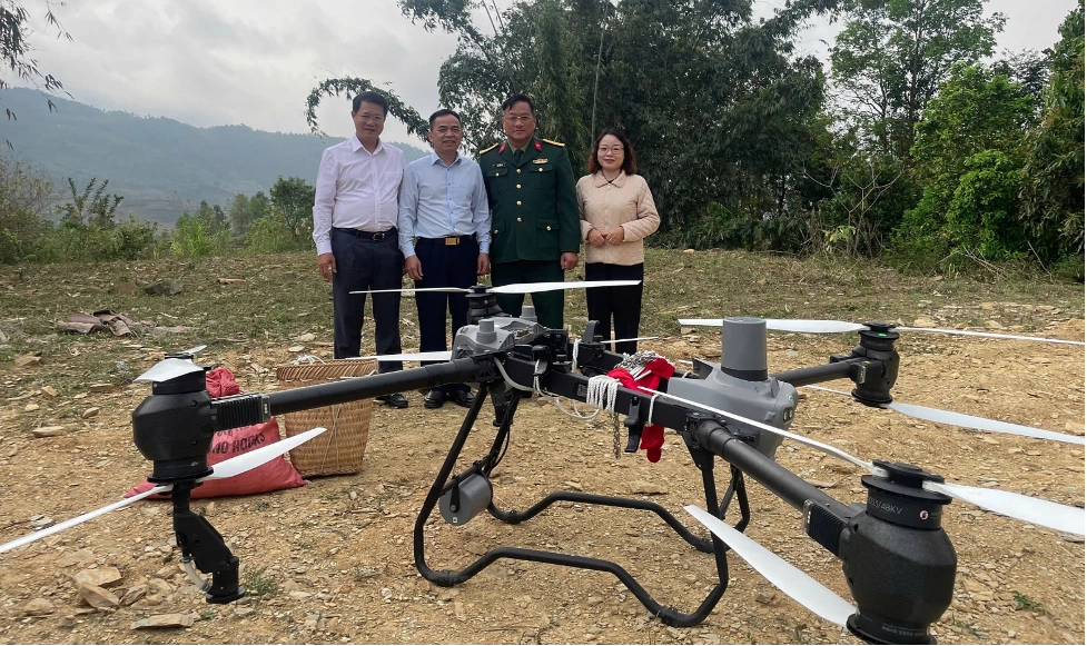 UAV được thử nghiệm vận chuyển nông sản tại tỉnh Điện Biên trong dự án phối hợp giữa Bộ Khoa học và Công nghệ và <a style='text-decoration: none;' href='/FPT'>FPT</a> hồi đầu tháng 3