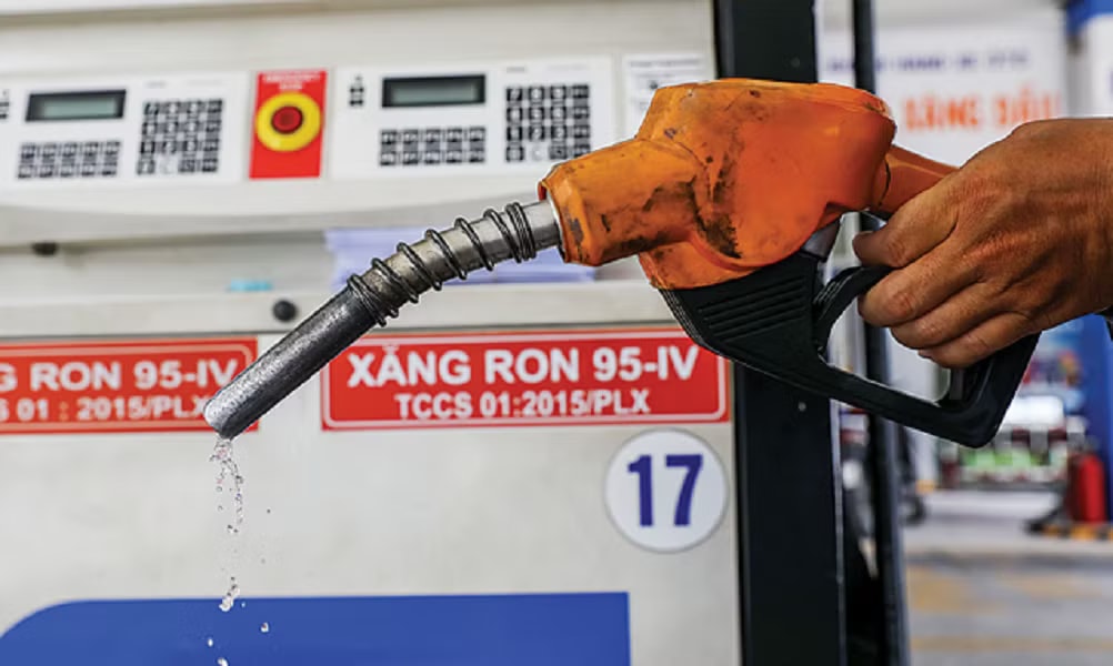 Đề xuất kéo dài giảm thuế nhập khẩu xăng dầu về 0% đến 30/6 - Ảnh 1.