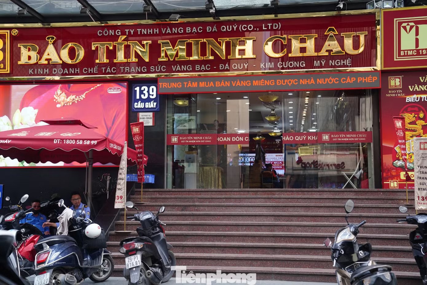 Cảnh tượng lạ tại cửa hàng vàng Bảo Tín Minh Châu - Ảnh 4.