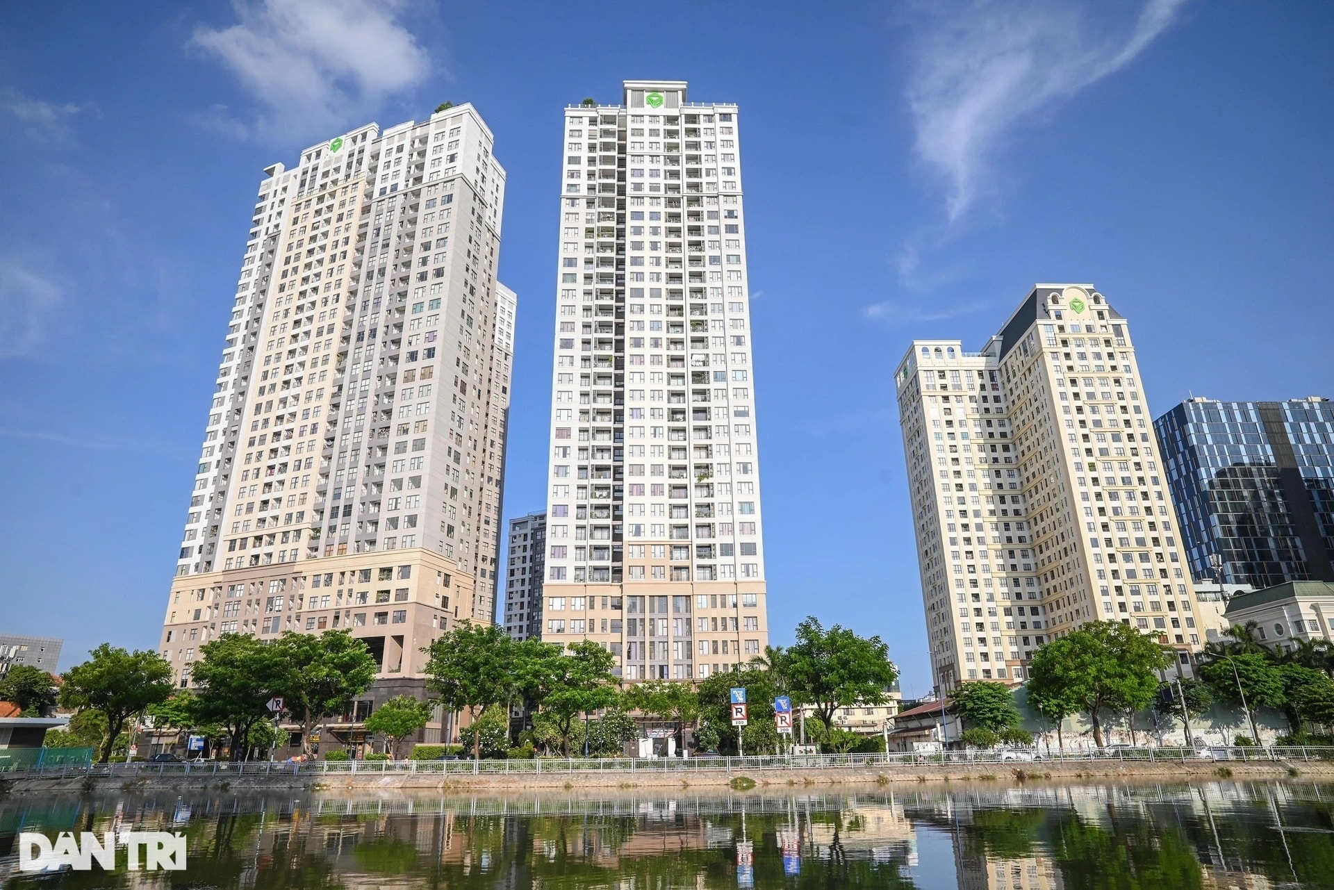 Vén màn vụ án 39 - 39B Bến Vân Đồn: Bà Nguyễn Thị Như Loan hầu tòa, đại diện <a style='text-decoration: none;' href='/NVL'>NVL</a>, <a style='text-decoration: none;' href='/QCG'>QCG</a>... có mặt - Ảnh 1.