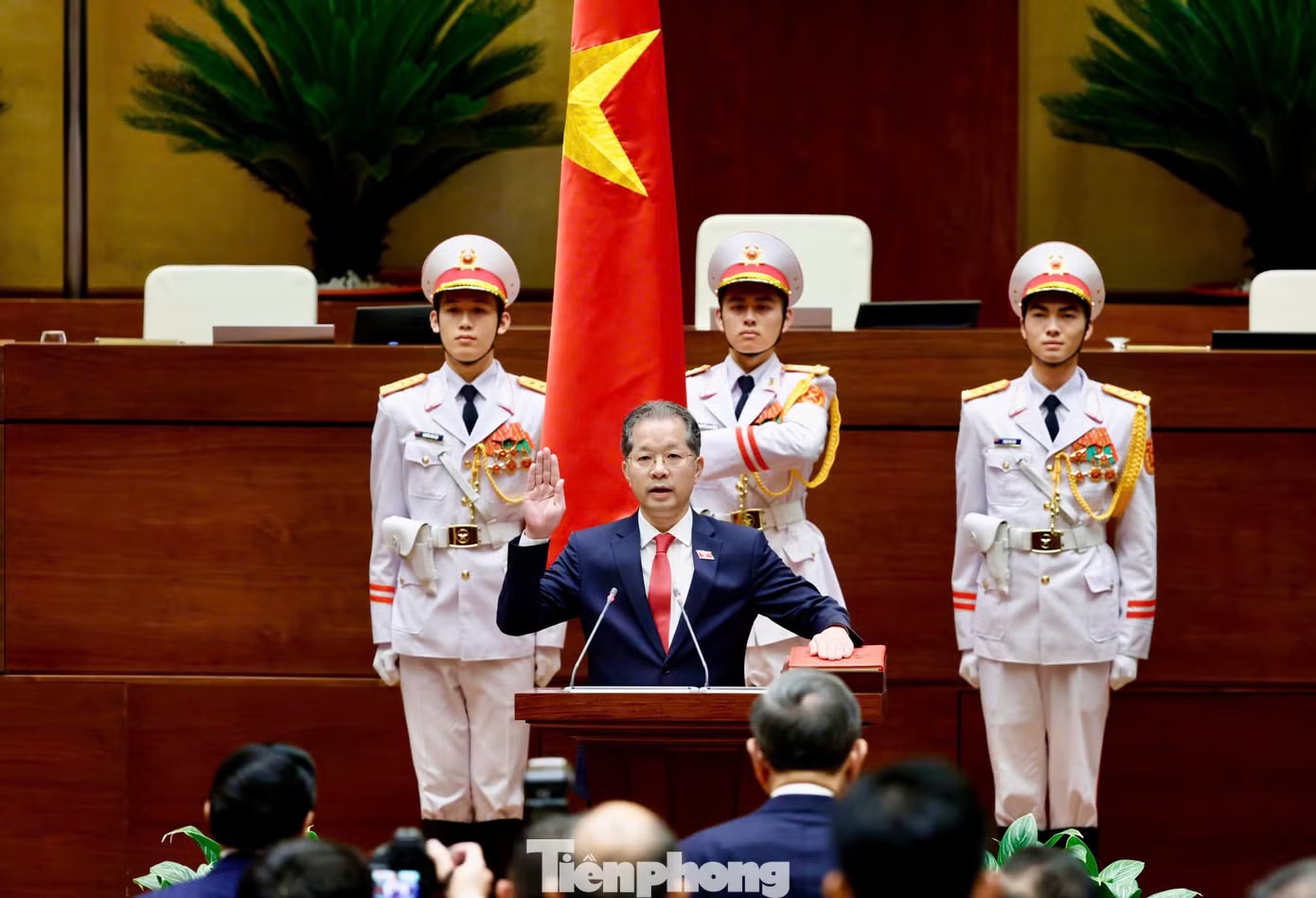 Chánh án Toà án nhân dân Tối cao Nguyễn Văn Quảng tuyên thệ trước Quốc hội. Ảnh: Như Ý. Ông Nguyễn Văn Quảng tái đắc cử Chánh án Tòa án nhân dân Tối cao - Ảnh 1.