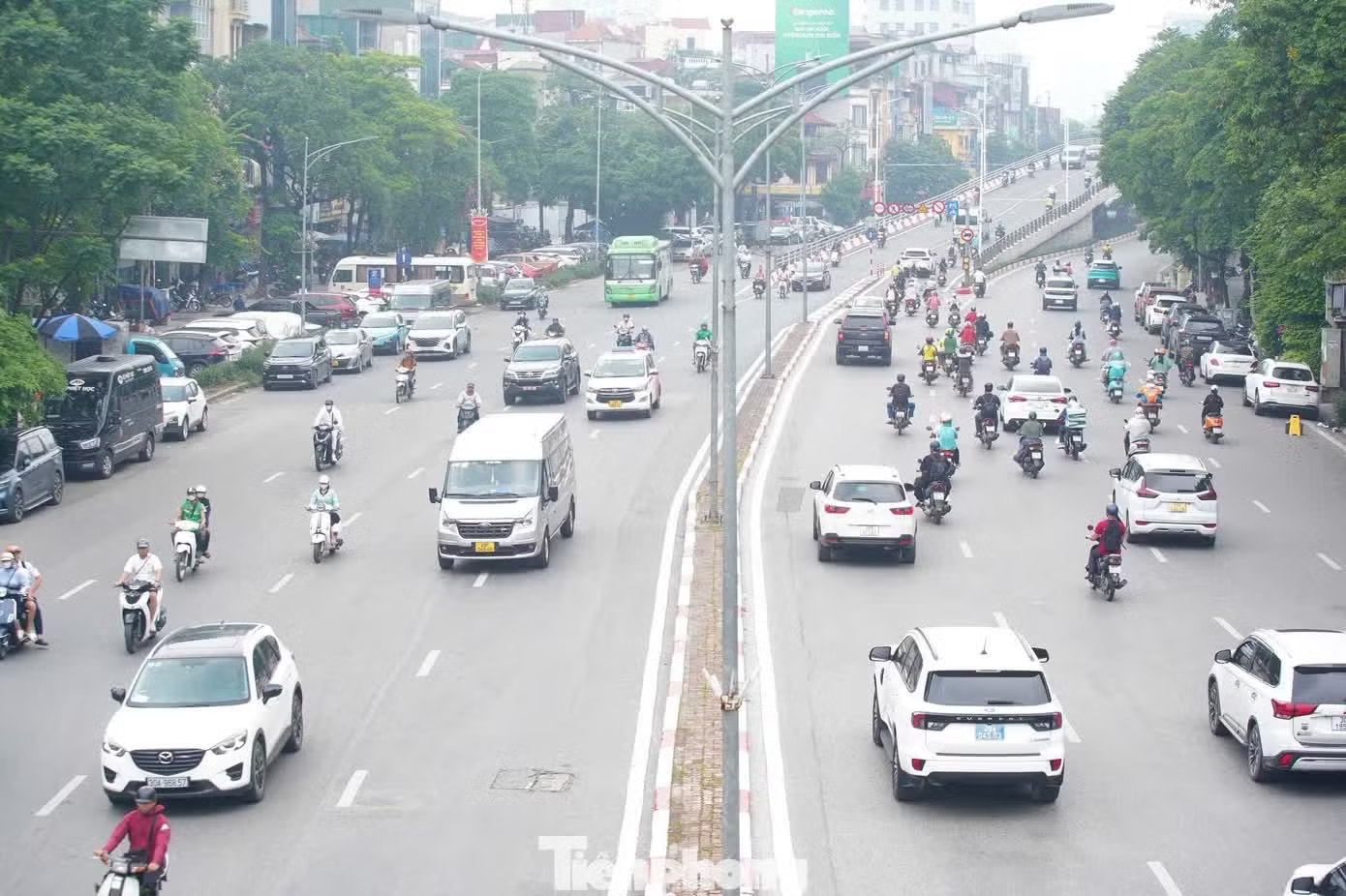 Giao thông trên tuyến đường Vành đai 1 hiện nay. Hà Nội không cấm triệt để xe xăng trong Vành đai 1 từ ngày 1/7 - Ảnh 1.