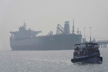 2 tàu LNG bất ngờ bị chặn tại eo biển Hormuz, thỏa thuận Mỹ-Iran 'đổ vỡ' chỉ sau 1 tuần?